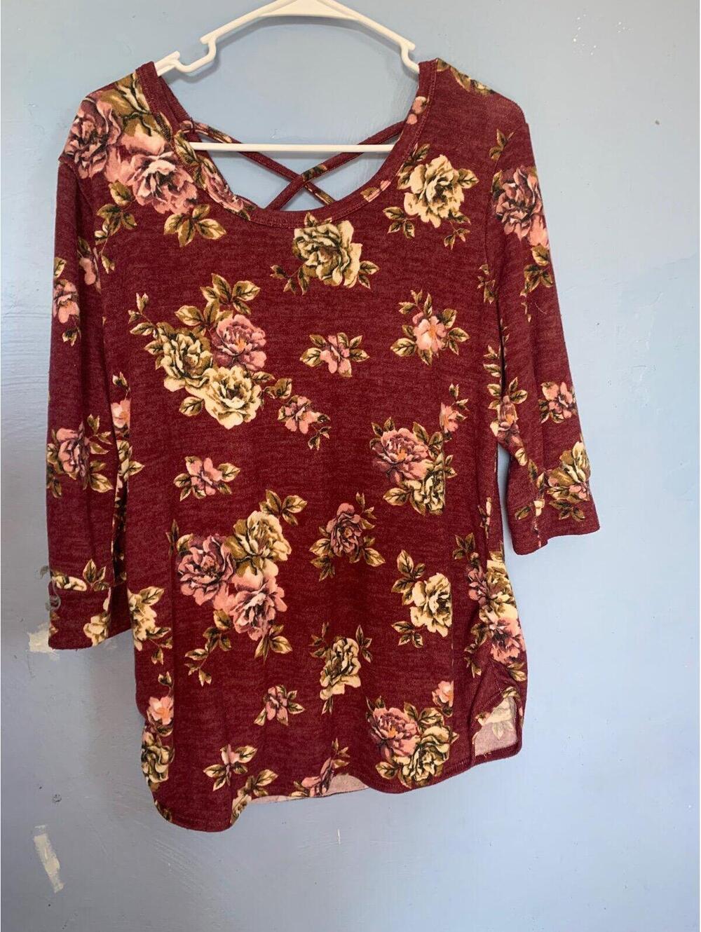 No boundaries XL 16/18 floral top